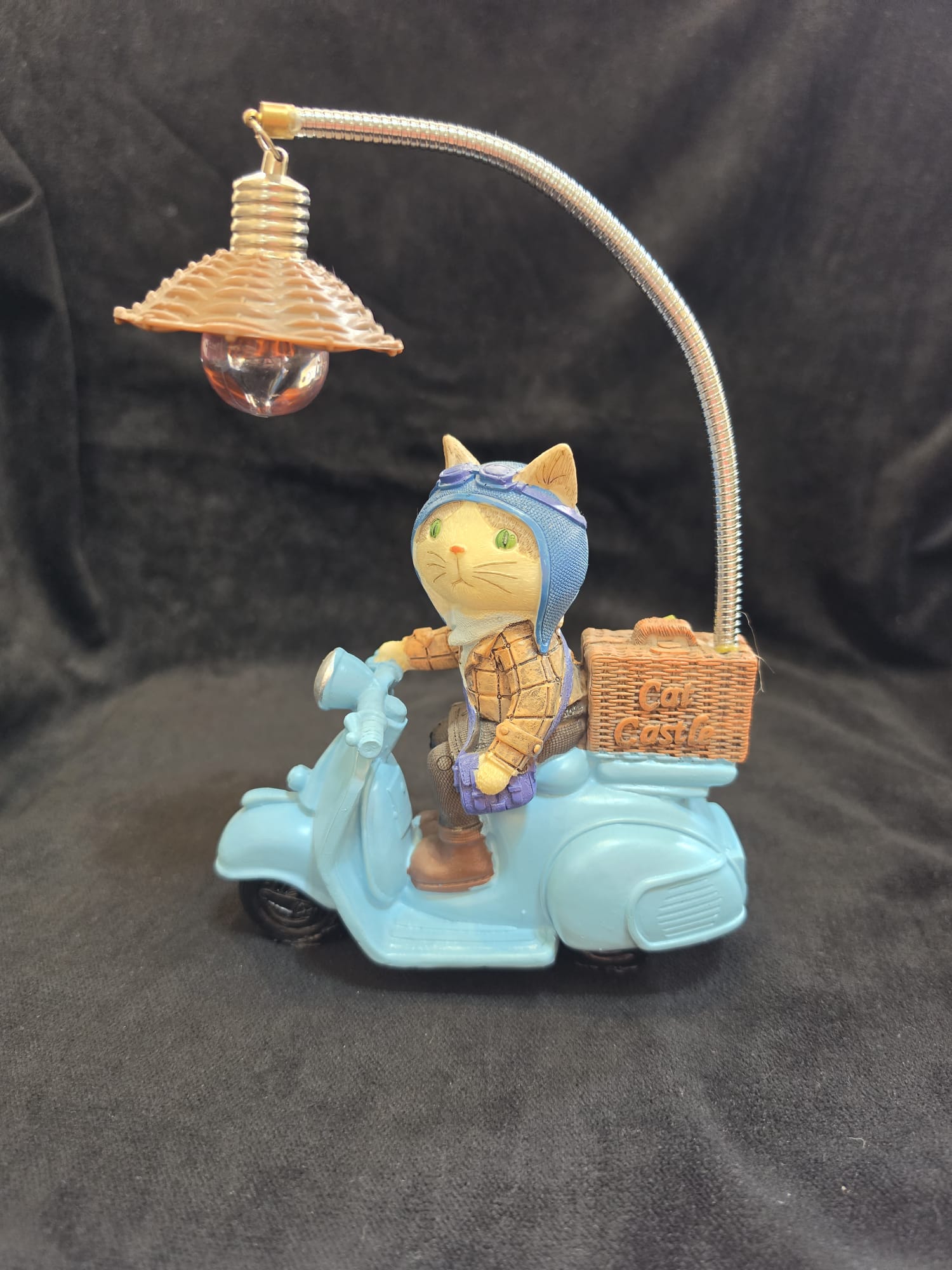 Scooter Kullanan Kedi Figürlü Dekoratif Aydınlatma